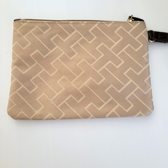🎀Tommy Hilfiger Fabric Wristlet - Picture 2 of 3